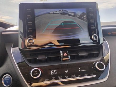 Used 2022 Toyota Corolla LE image 18