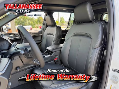 New 2026 Jeep Grand Cherokee Limited w/ Luxury Tech Group II RWD image 15