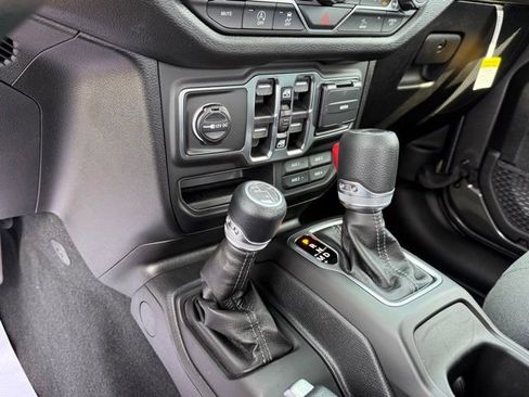 New 2026 Jeep Gladiator Sport AWD/4WD image 24