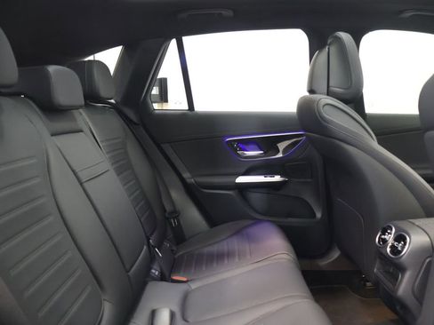 Used 2025 Mercedes-Benz GLC 300 4MATIC image 24