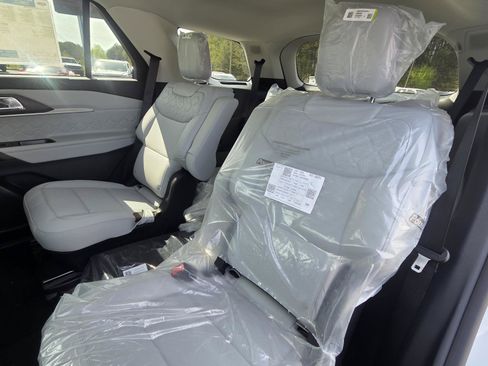 New 2026 Ford Explorer Platinum w/ LUX Leather Package AWD/4WD image 25