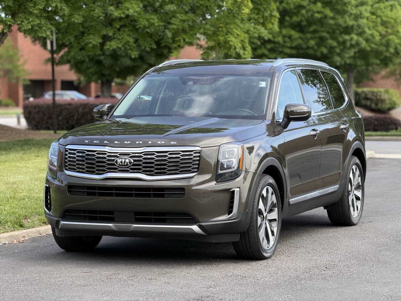 Used 2021 Kia Telluride EX w/ EX Premium Package FWD image 2