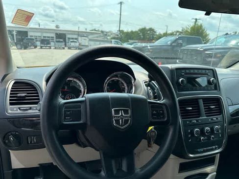 Used 2012 Dodge Grand Caravan SE FWD image 7