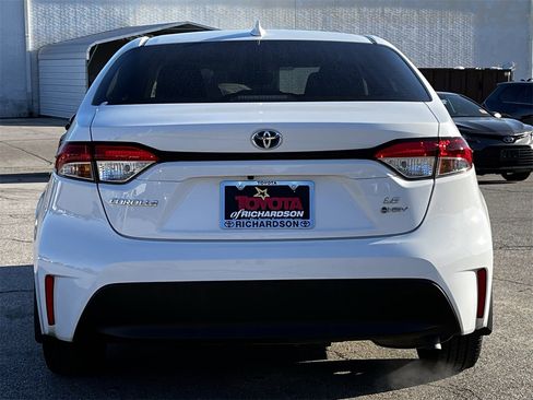 Used 2025 Toyota Corolla LE image 5