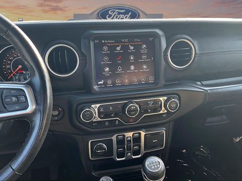 Used 2018 Jeep Wrangler Unlimited Sahara AWD/4WD image 6