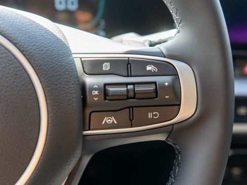 New 2025 Kia Sportage EX AWD/4WD image 17