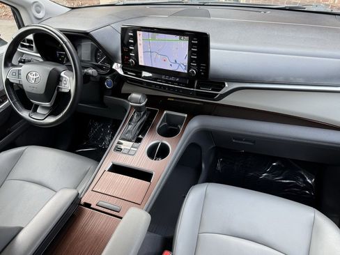 Used 2021 Toyota Sienna XLE image 31