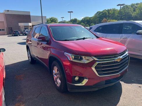 Used 2021 Chevrolet Traverse LT FWD image 2