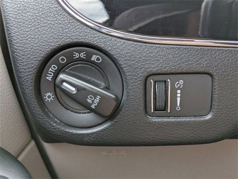 Used 2020 Dodge Grand Caravan SXT image 24