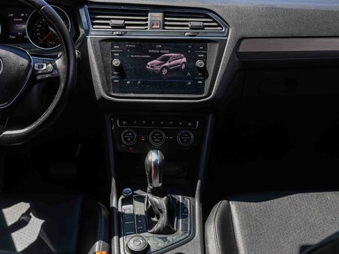 Used 2019 Volkswagen Tiguan SE w/ Panoramic Sunroof Package image 11