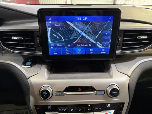 Used 2021 Ford Explorer XLT w/ Equipment Group 202A RWD image 19