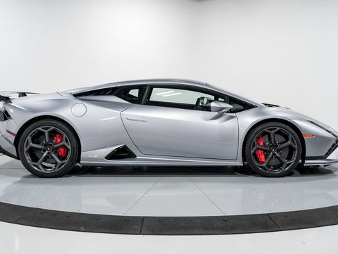Used 2023 Lamborghini Huracan Tecnica RWD image 2