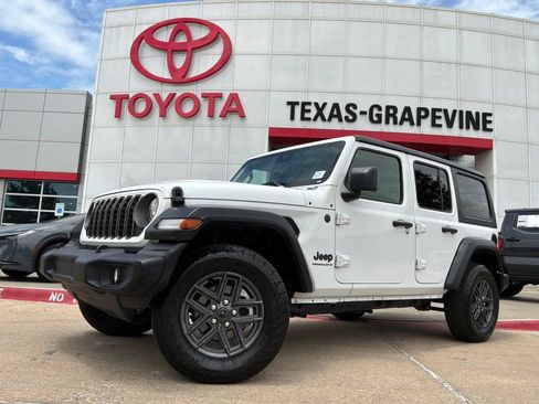 Used 2025 Jeep Wrangler Unlimited Sport AWD/4WD image 2