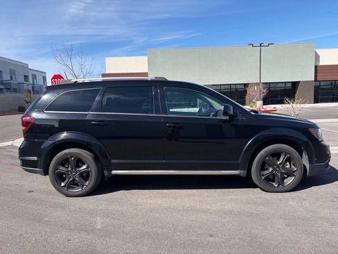 Used 2019 Dodge Journey Crossroad FWD image 3