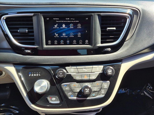Used 2020 Chrysler Pacifica Touring-L FWD image 13