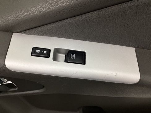Used 2011 Nissan Pathfinder SV AWD/4WD image 14