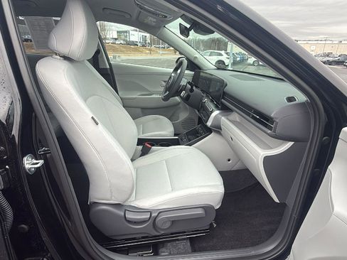 Used 2025 Hyundai Kona SEL image 19