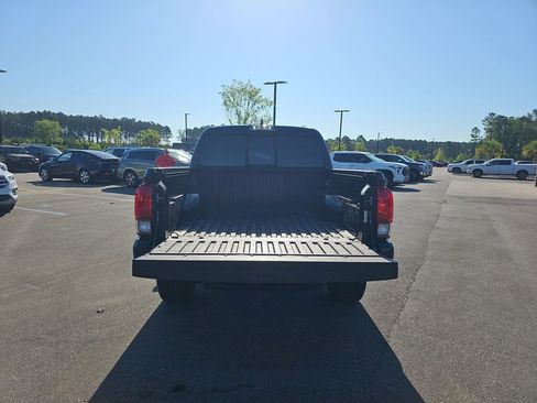 Used 2020 Toyota Tacoma SR w/ SR Convenience Package RWD image 17