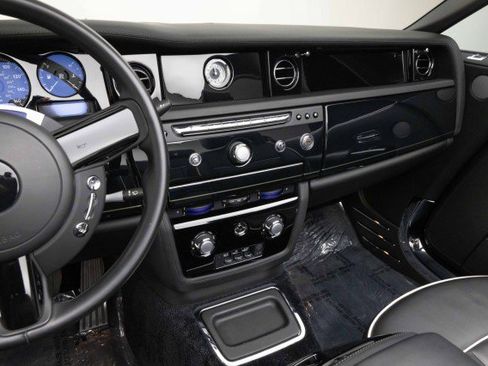Used 2014 Rolls-Royce Phantom Drophead Coupe RWD image 30