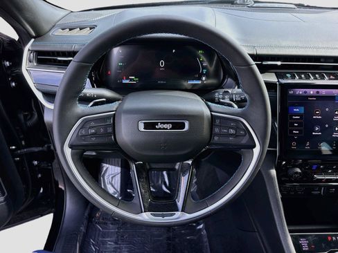 Used 2022 Jeep Grand Cherokee Trailhawk w/ Advanced Protech Group II AWD/4WD image 13