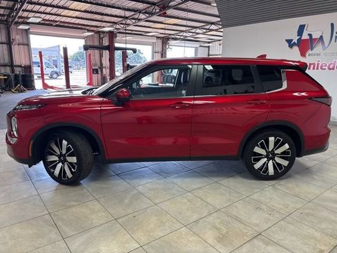 Used 2025 Mitsubishi Outlander SE FWD image 8