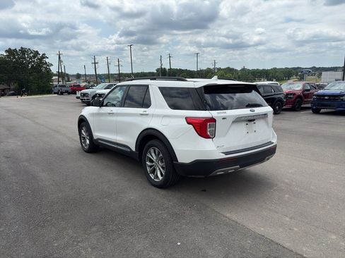 Used 2023 Ford Explorer XLT w/ Equipment Group 202A RWD image 2