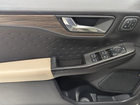 Used 2020 Ford Escape Titanium w/ Titanium Premium Package 2.0 image 10