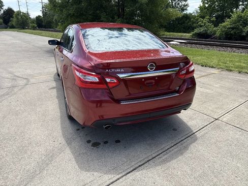 Used 2016 Nissan Altima 2.5 SR FWD image 2