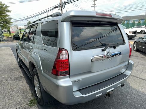 Used 2007 Toyota 4Runner SR5 AWD/4WD image 3
