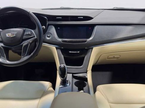 Used 2019 Cadillac XT5 FWD image 17