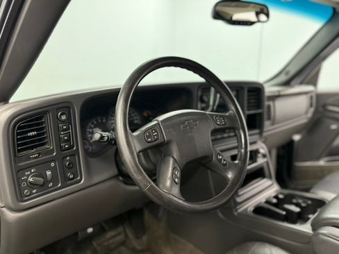 Used 2003 Chevrolet Avalanche 4x4 w/ Suspension Package, Off-Road image 39