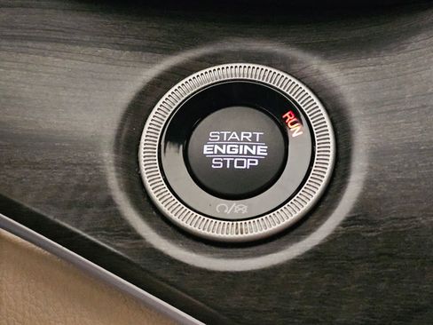 Used 2023 Jeep Grand Cherokee Limited image 29