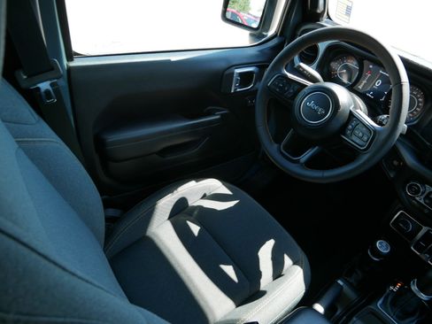 Used 2024 Jeep Wrangler Unlimited Sport AWD/4WD image 9