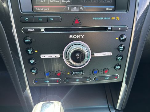 Used 2016 Ford Explorer Platinum image 14