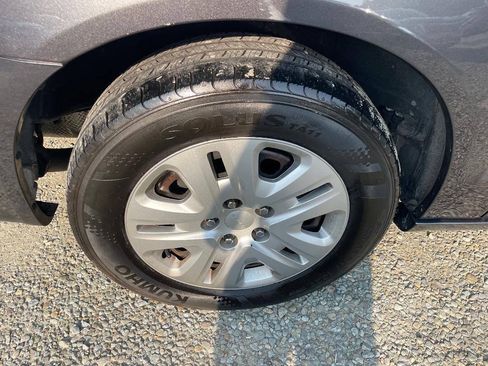 Used 2019 Dodge Grand Caravan SE FWD image 32