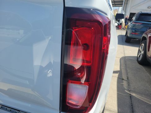 Used 2023 GMC Sierra 1500 Elevation AWD/4WD image 9