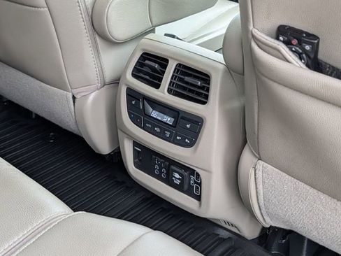 Used 2021 Honda Pilot Touring image 32