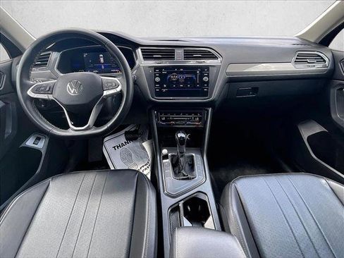 Used 2022 Volkswagen Tiguan SE FWD image 16
