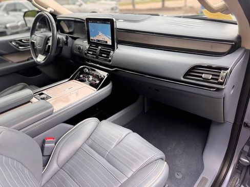 Used 2021 Lincoln Navigator Black Label w/ Special Edition Package AWD/4WD image 28