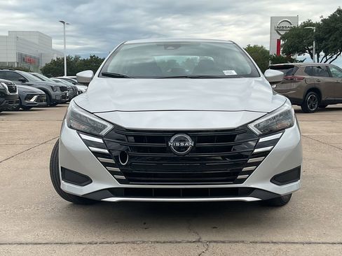 Used 2025 Nissan Versa SV FWD image 3