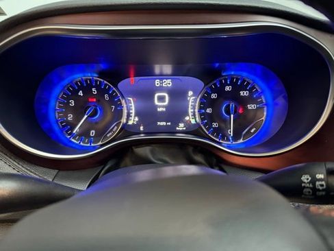 Used 2020 Chrysler Pacifica Limited image 21