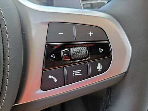 New 2026 BMW X5 xDrive50e w/ Executive Package image 19