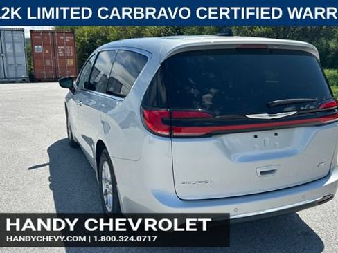 Used 2024 Chrysler Pacifica Touring-L FWD image 5
