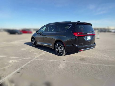 New 2026 Chrysler Pacifica Pinnacle image 8