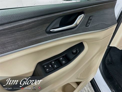 New 2025 Jeep Grand Cherokee Limited w/ Black Appearance Package image 22