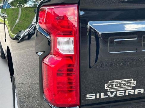 Used 2025 Chevrolet Silverado 1500 LT RWD image 9