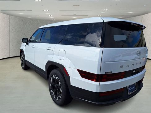 Used 2024 Hyundai Santa Fe SE image 3