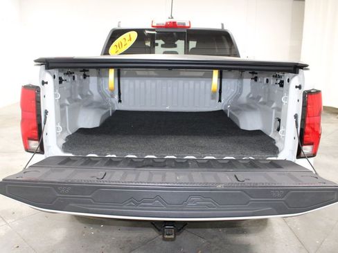 Used 2024 Chevrolet Colorado Z71 w/ Z71 Convenience Package 2 image 16