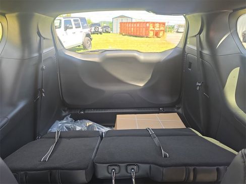 New 2025 Chrysler Voyager LX image 27