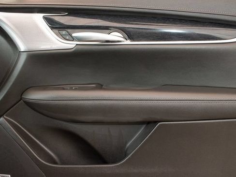 Used 2025 Cadillac XT5 Premium Luxury AWD/4WD image 11